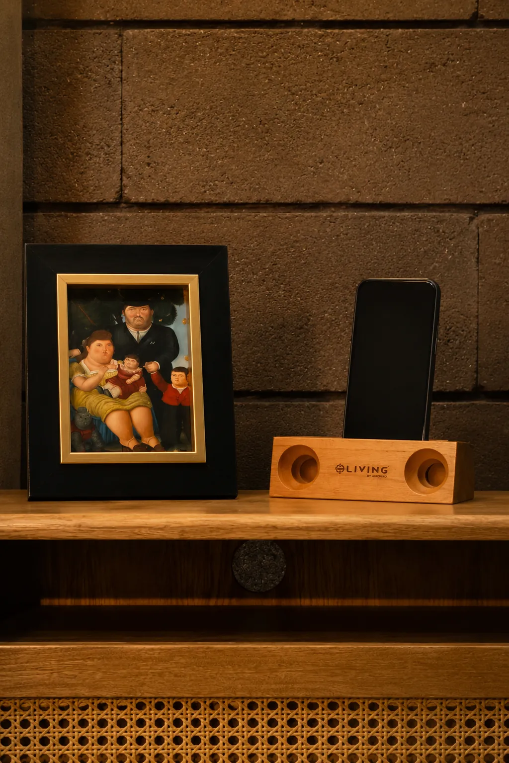Detalle decorativo con arte de Botero en Living by Armóniko