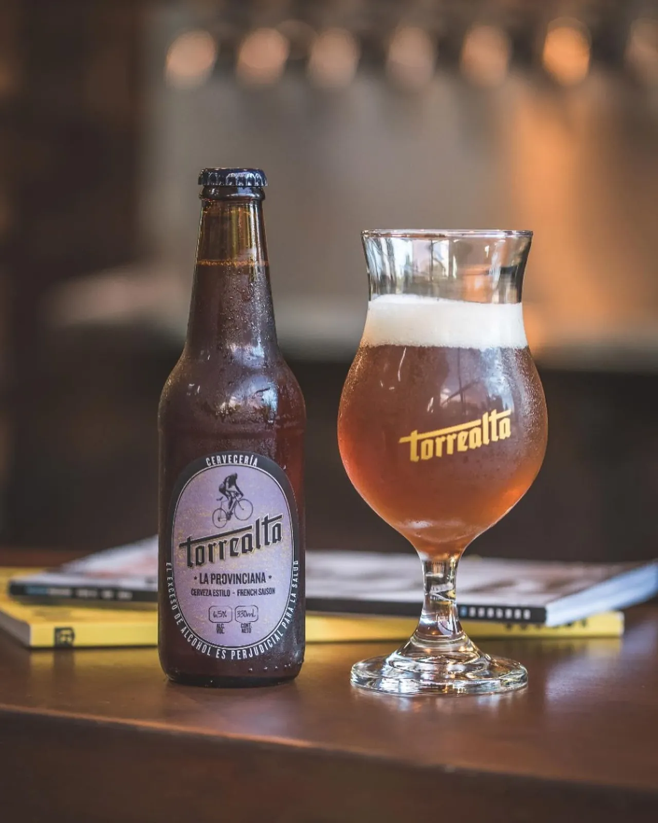 Cerveza artesanal Torrealta servida en copa