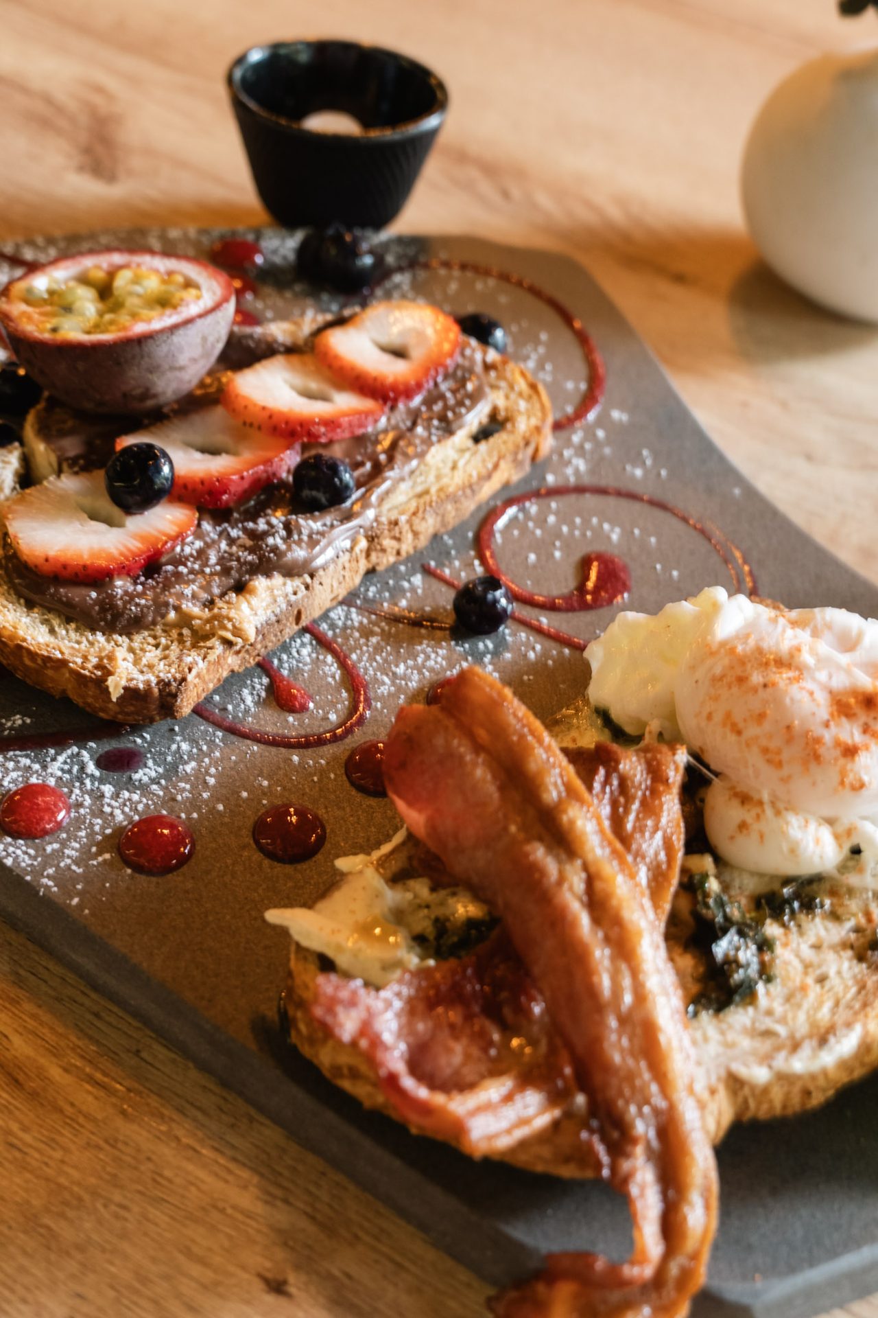 Desayuno en Botswana con tostadas y frutas