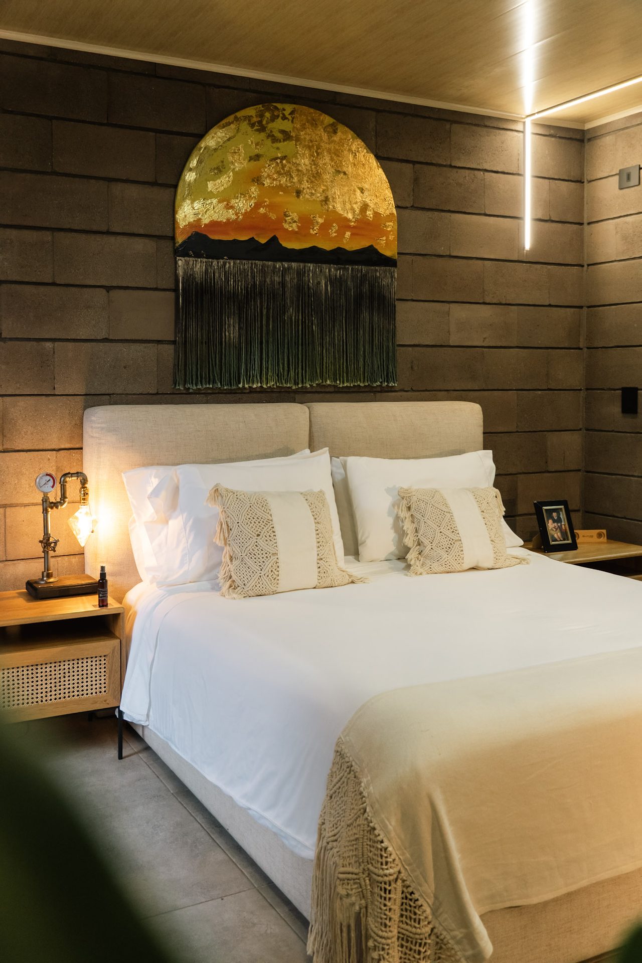 Habitación Luna con lámpara steampunk de noche